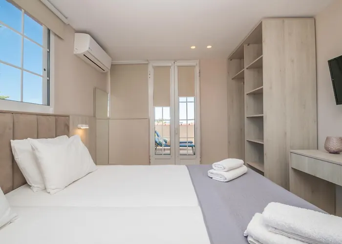 Anadiomeni Pool & By 