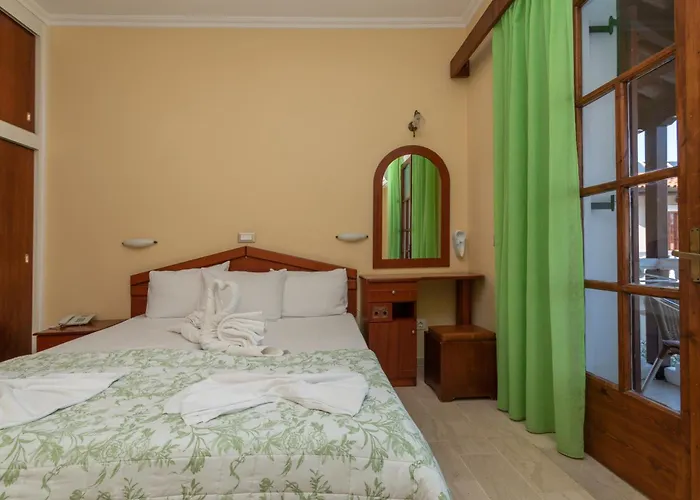 Anadiomeni Pool & By 