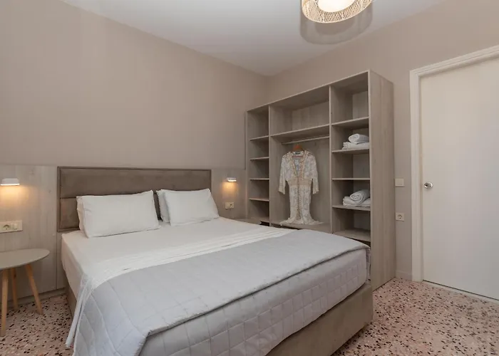 Anadiomeni Pool & By 