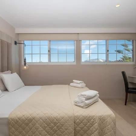 Anadiomeni Pool & By 