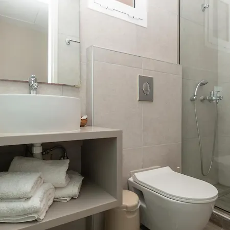 公寓 Anadiomeni Pool & By 