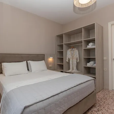 Anadiomeni Pool & By 