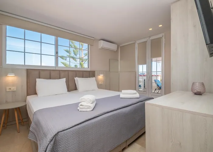 Anadiomeni Pool & By 