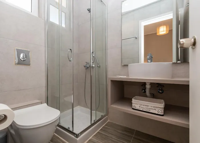 Anadiomeni Pool & By 