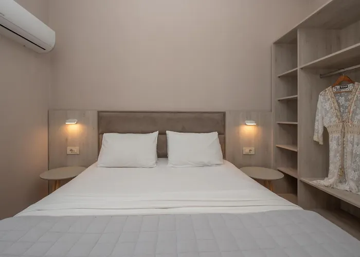 Anadiomeni Pool & By 